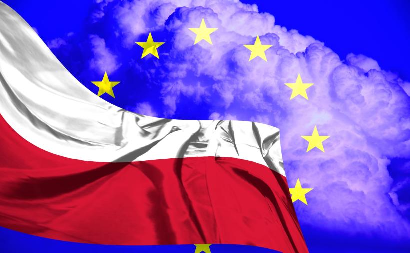 flaga Polski na tle flagi Unii Europejskiej