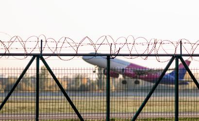 Startujący samolot z płyty lotniska 