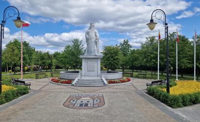 pomnik Kazimierz Wielki Kowal