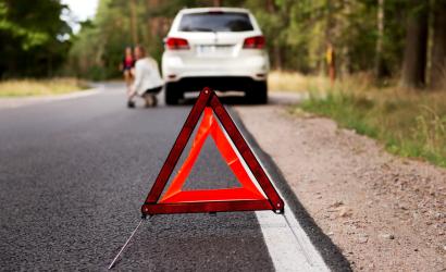 Trójkąt ostrzegawczy na drodze