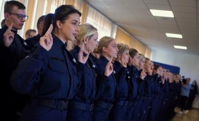 Uroczyste ślubowanie nowo przyjętych do służby policjantów w Bydgoszczy