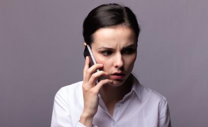 kobieta rozmawia przez telefon