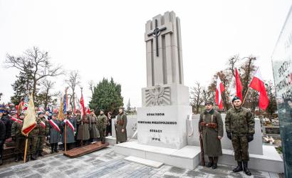 Odsłonięcie pomnika na mogile powstańców wielkopolskich w Szubinie