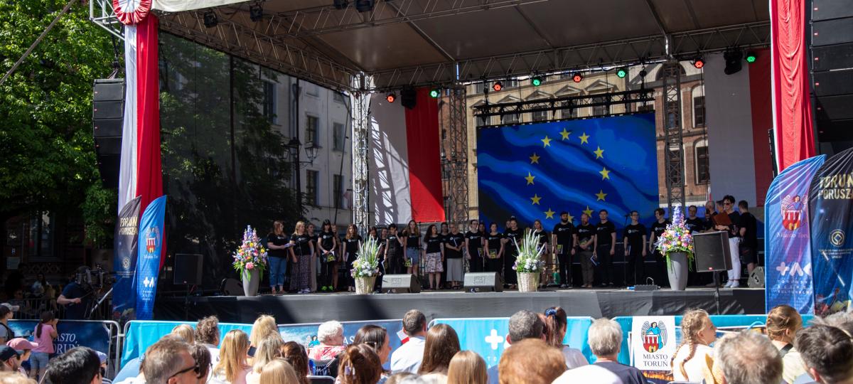 Majówka na Rynku Staromiejskim w Toruniu 