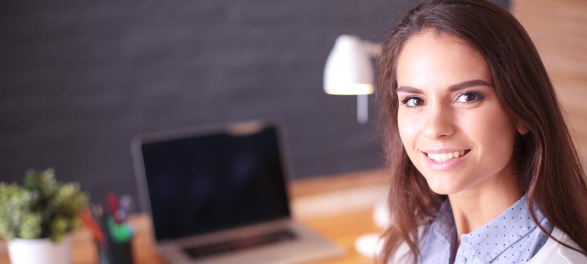 Dziewczyna laptop