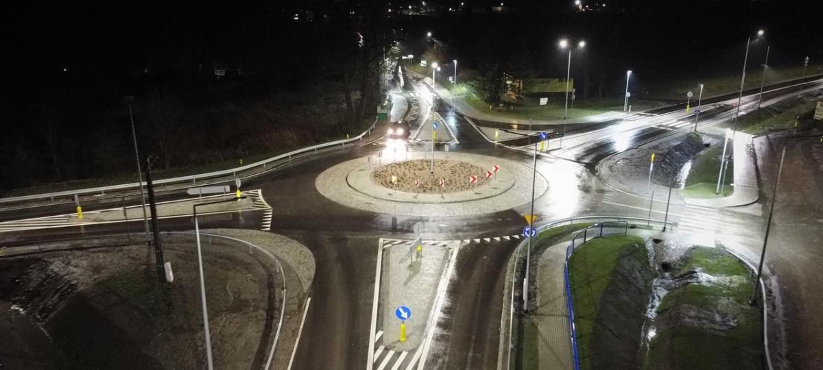 rondo nocą oświetlenie