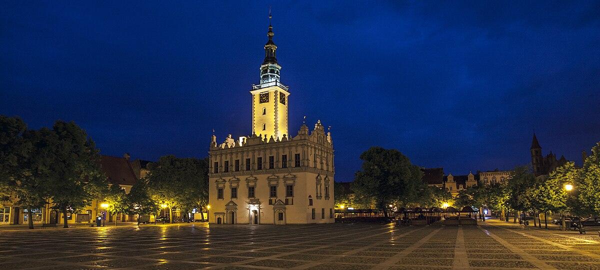 rynek Chełmno nocą