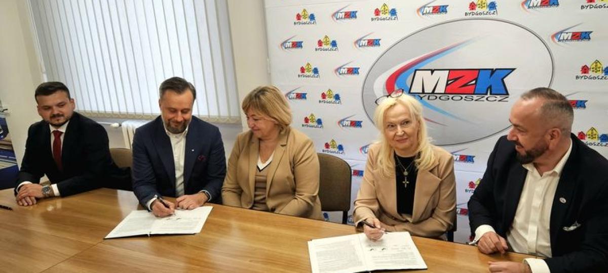 Podpisanie umowy na autobusy w Bydgoszczy 