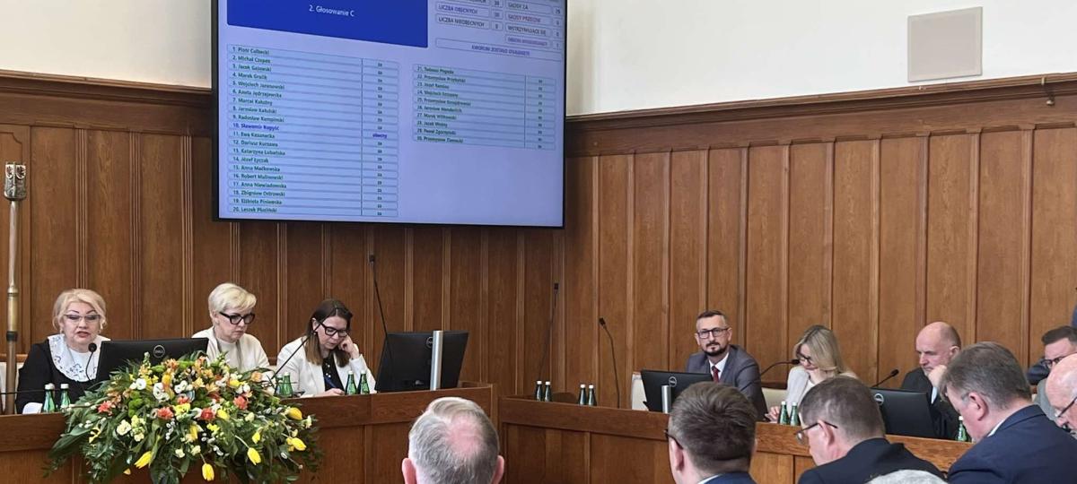 Zmiany budżetowe, pieniądze na drogi i Bolesław Chrobry. XI sesja sejmiku województwa kujawsko-pomorskiego za nami