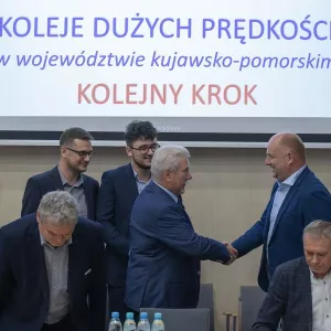 Fot. Mikołaj Kuras dla UMKWKP O problemie przebiegu KDP przez nasz region mowa była na dwóch konferencjach zorganizowanych przez marszałka Piotra Całbeckiego. W planach są kolejne działania.   