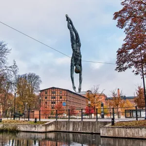 balansująca rzeźba